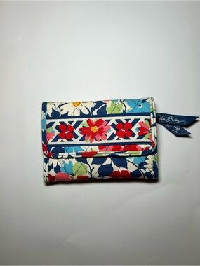 Vera Bradley Summer Cottage Trifold Wallet 🌸 Retired Print